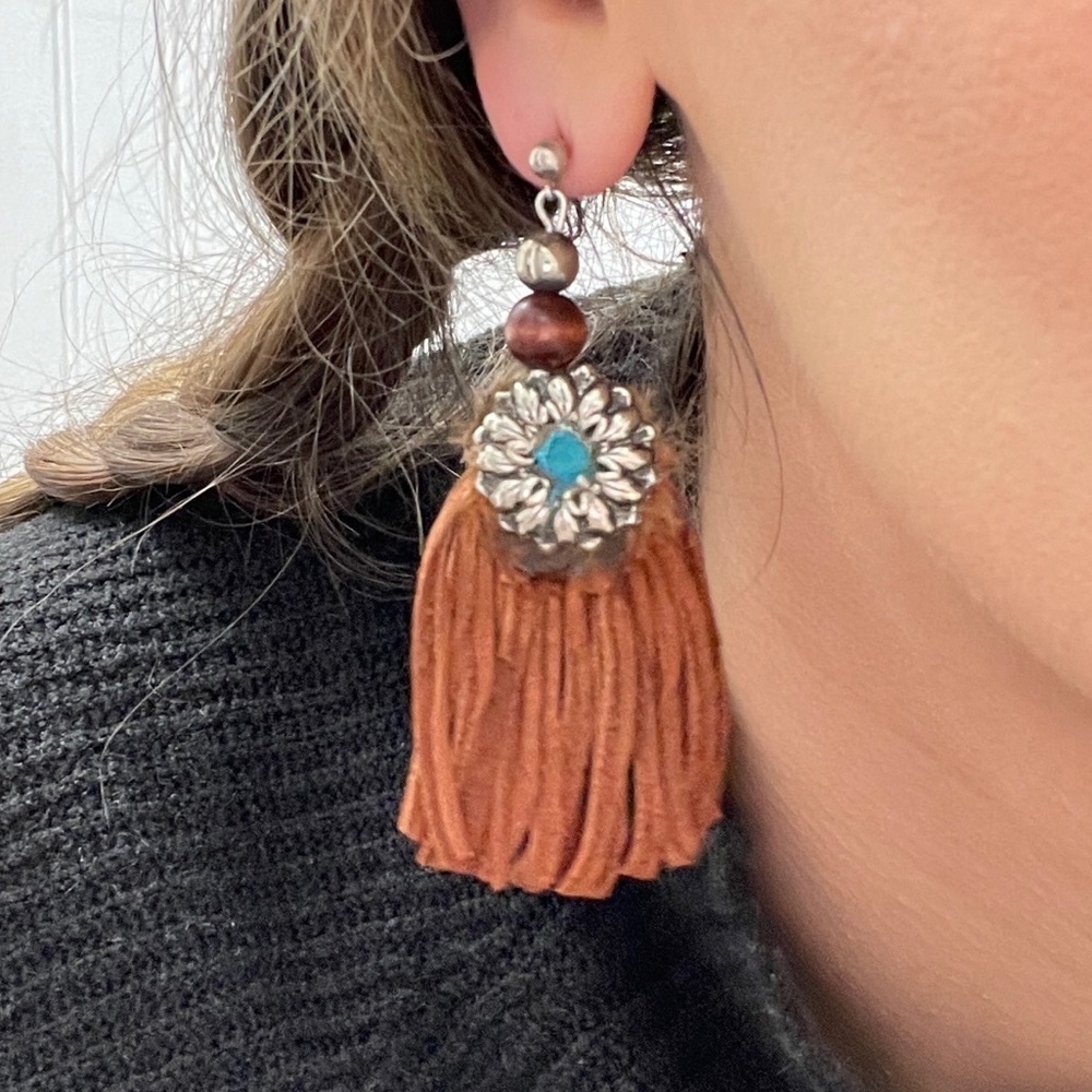 Santa Fe New Mexico Navajo Brown Leather Drop Earrings - Picture 10 of 11